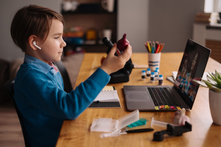 Learning-Arabic-Through-Play-Why-Games-and-Storytelling-Work-Better-for-Kids